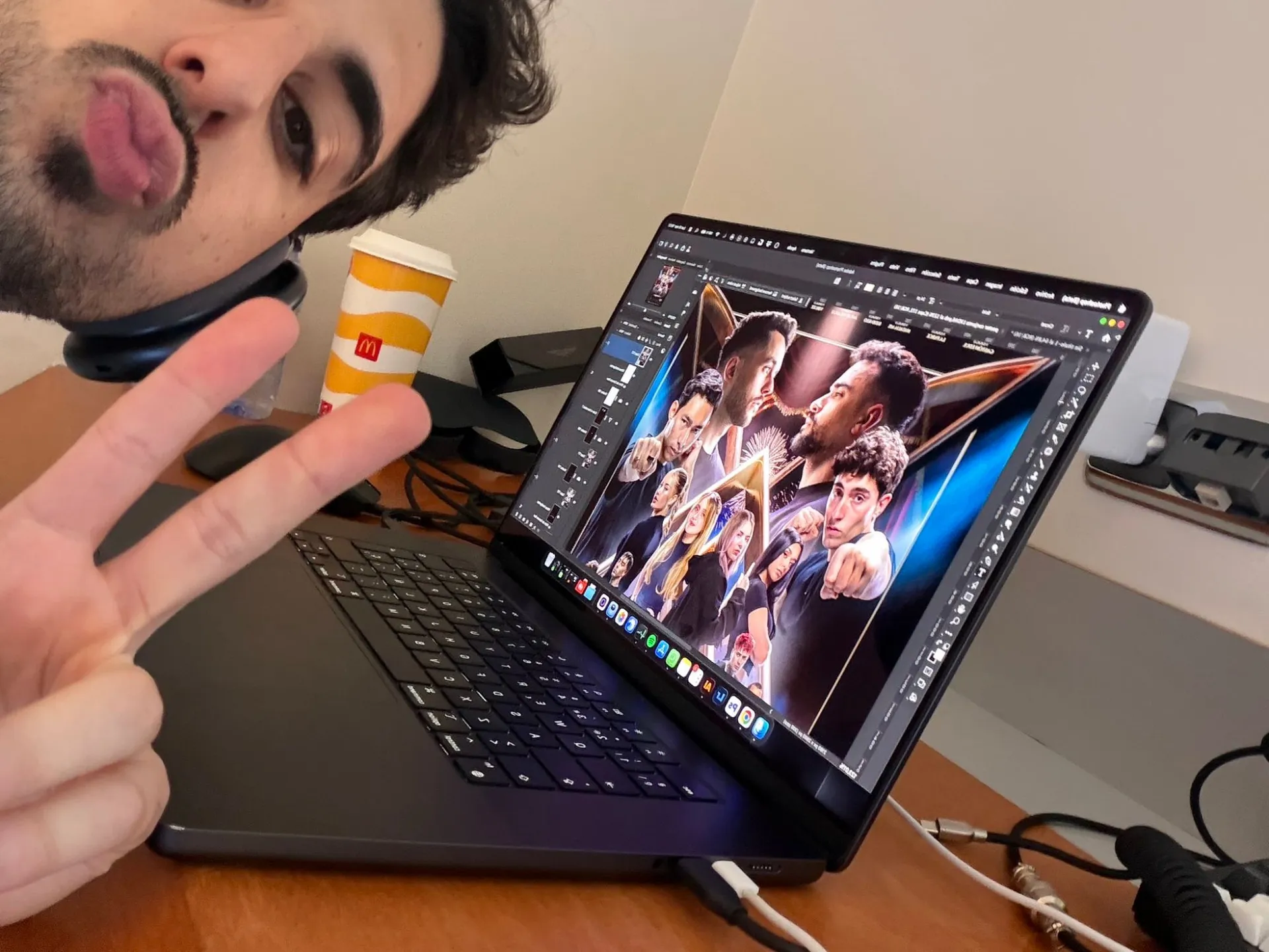 Carlos de la Prida trabajando en el key art de La Velada del Año VI en Photoshop